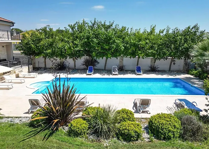 Дом отдыха Tona *