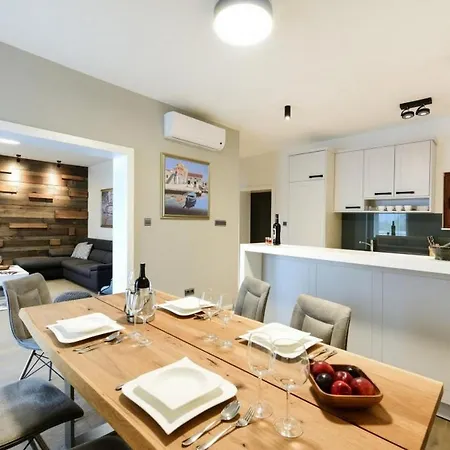 Vakantiehuis Tona Policnik