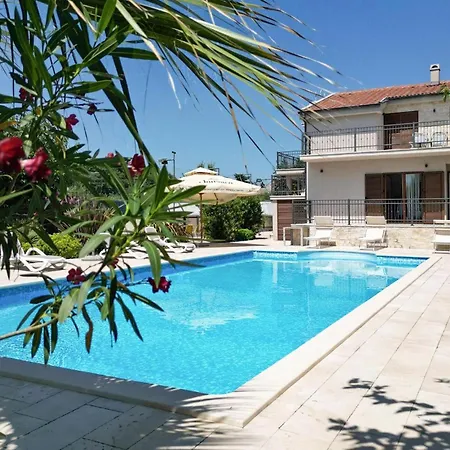 Tona Holiday home