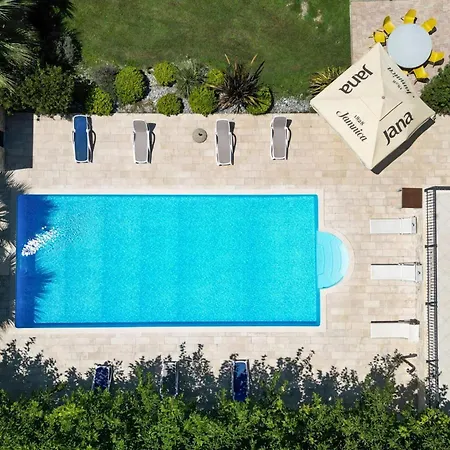 Holiday home Tona *