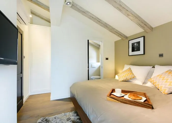 Semesterbostad Tona Policnik